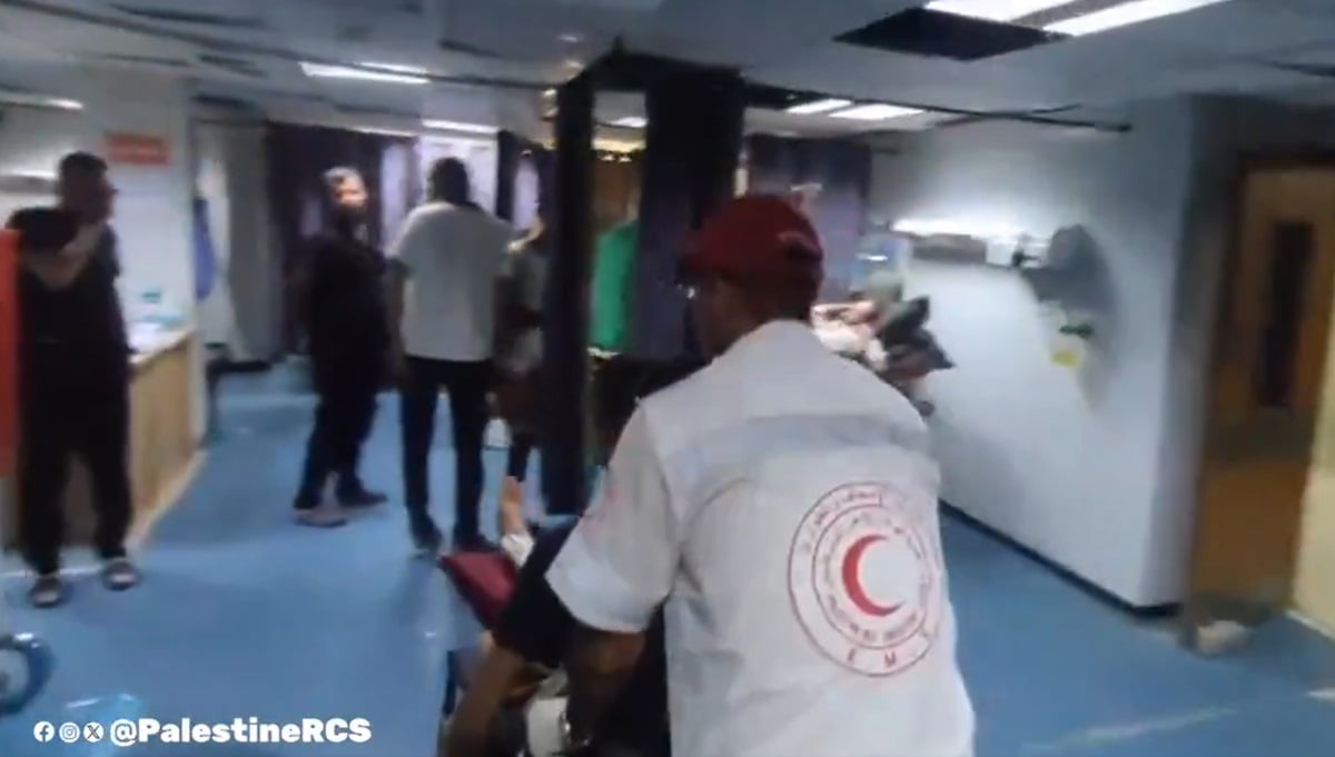 Bulan Sabit Merah melaporkan  Rumah Sakit Al-Amal di Khan Younis kini meluap