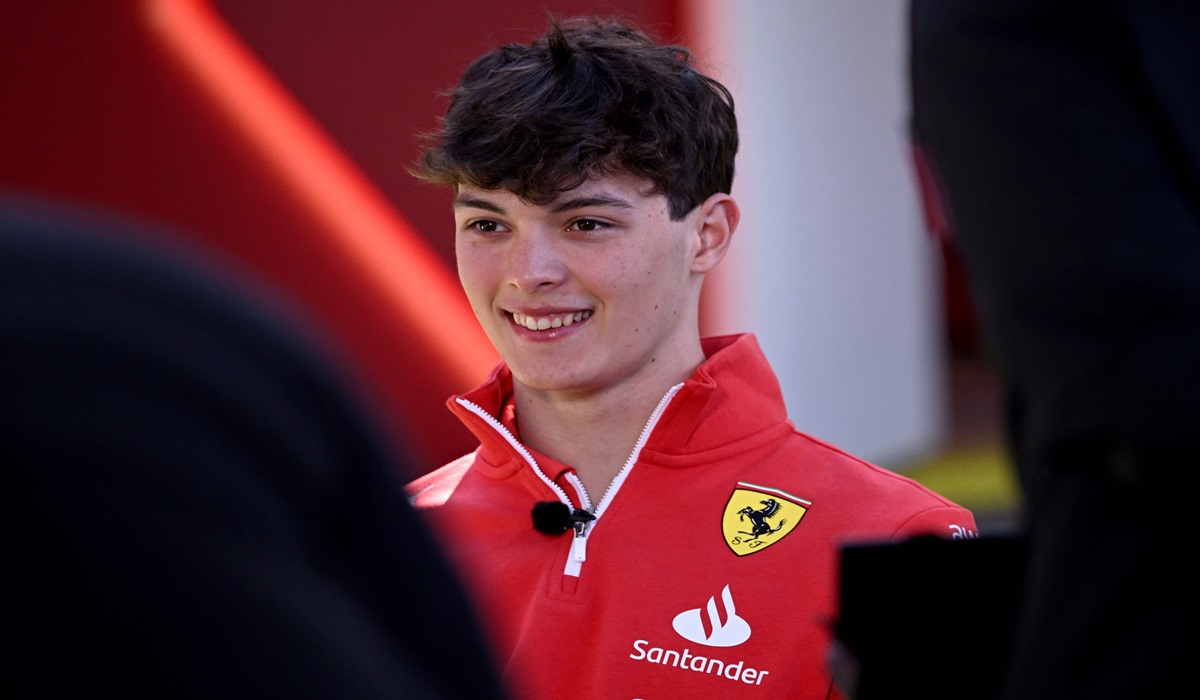 Pembalap Ferrari Oliver Bearman yang akan bergabung dengan Haas pada musim depan.