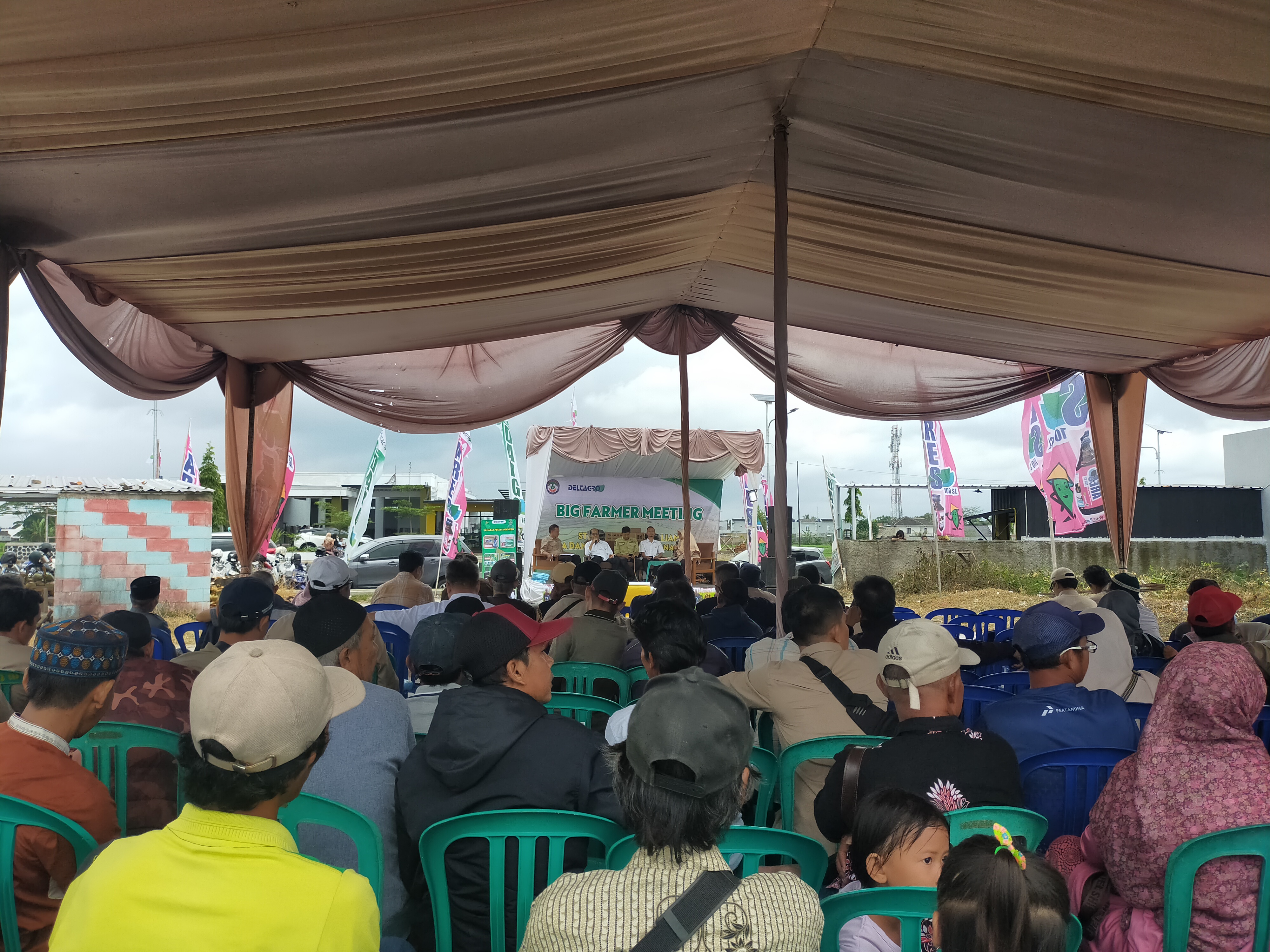 Perhimpunan Penyuluh Pertanian Indonesia dan petani di Tasikmalaya bersiap memerangi hama wereng. 