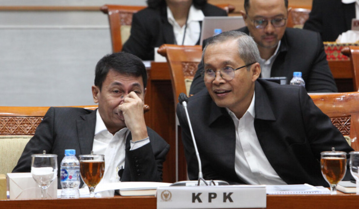 Wakil Ketua KPK Alexander Marwata (kanan).