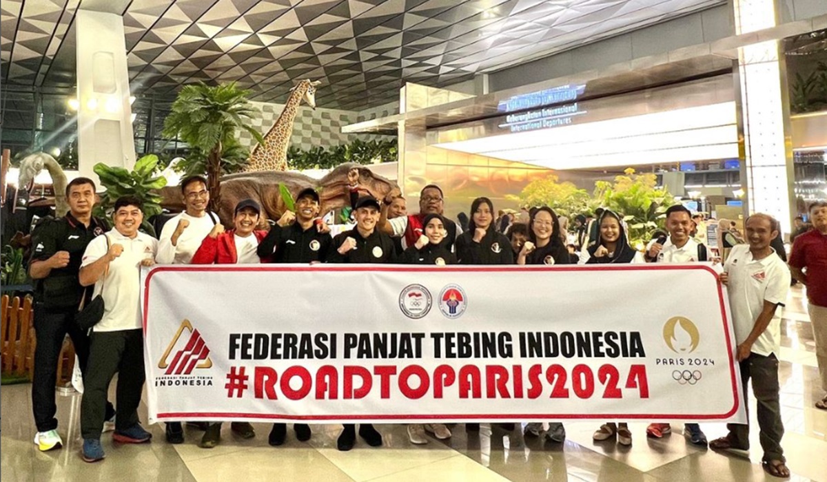 Kontingen panjat tebing Indonesia saat bertolak ke Olimpiade Paris 2024.
