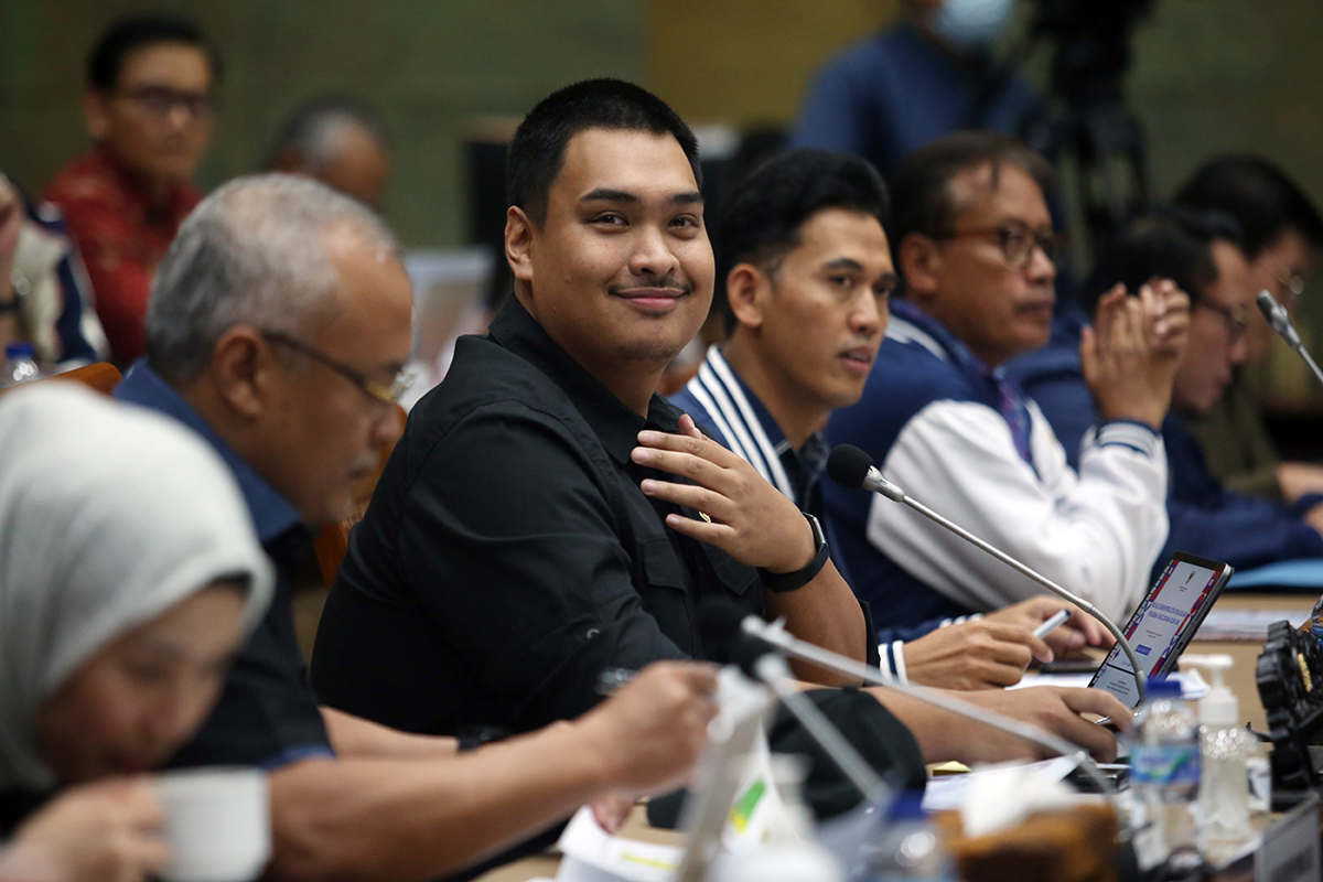 Menteri Pemuda dan Olahraga Dito Ariotedjo (tengah).