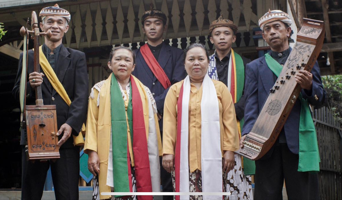 Grup Seni Tarawangsa Pusaka Sunda Lugina