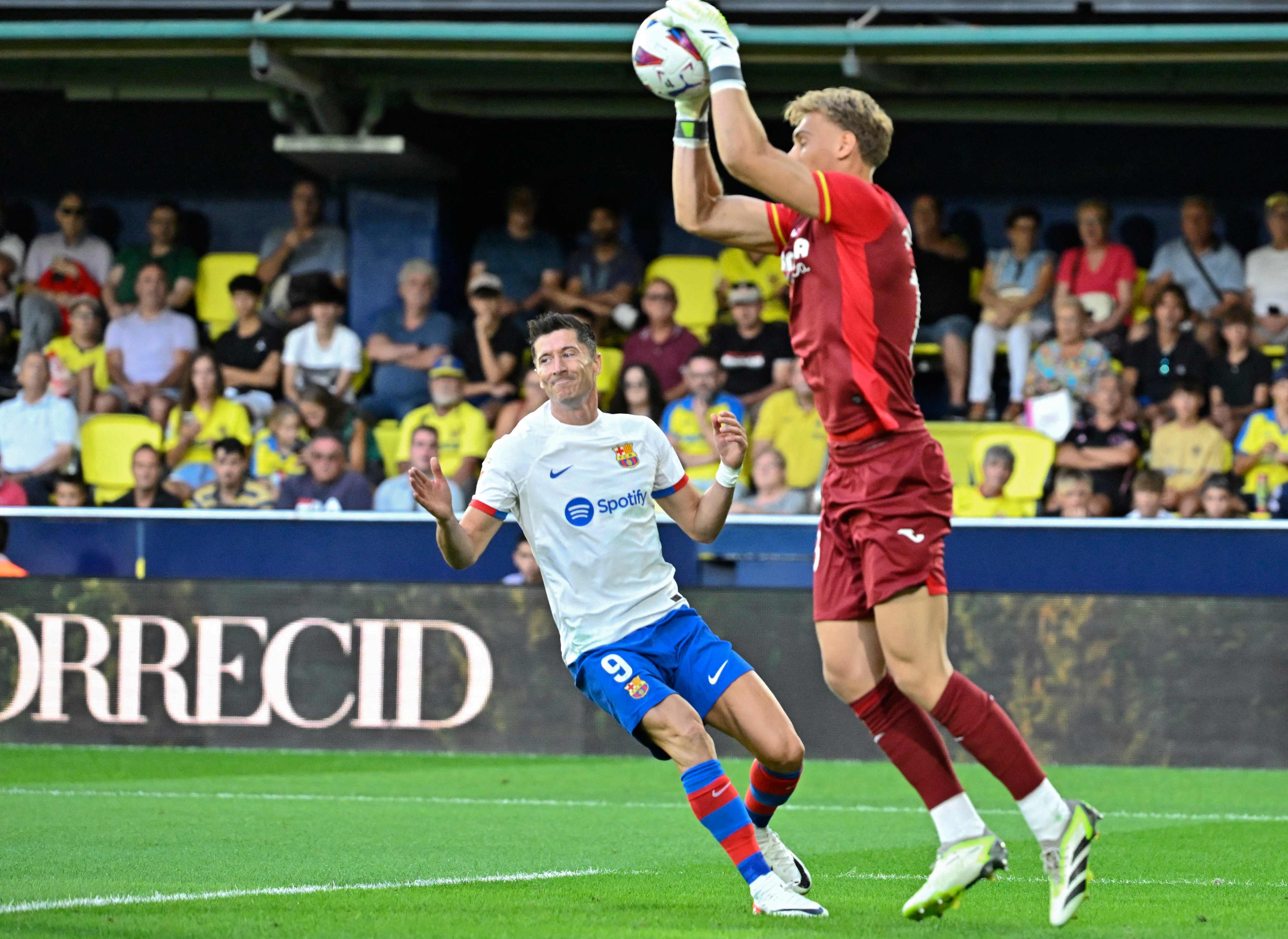 Kiper Villarreal Filip Jorgensen saat membela timnya di La Liga musim lalu