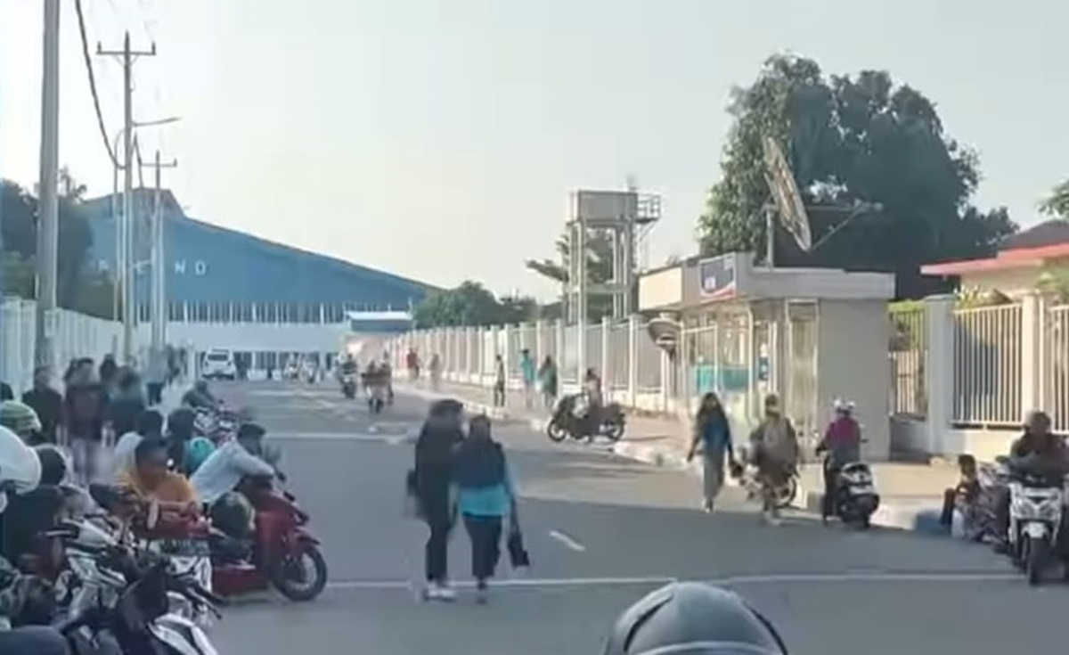 Kepolisian dan Dinas kesehatan Pati mengusut kasus keracunan terhadap ratusan buruh pabrik garmen.