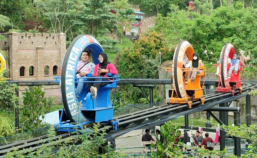 Wisatawan menikmati liburan di Lembang, Bandung Barat.