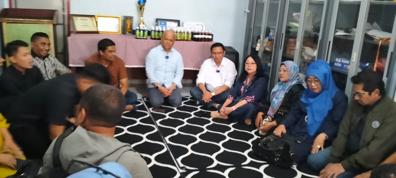 Bakal Calon Gubernur Jawa Barat Ilham Akbar Habibie menggelar silaturahmi dengan warga di Kota Bandung 