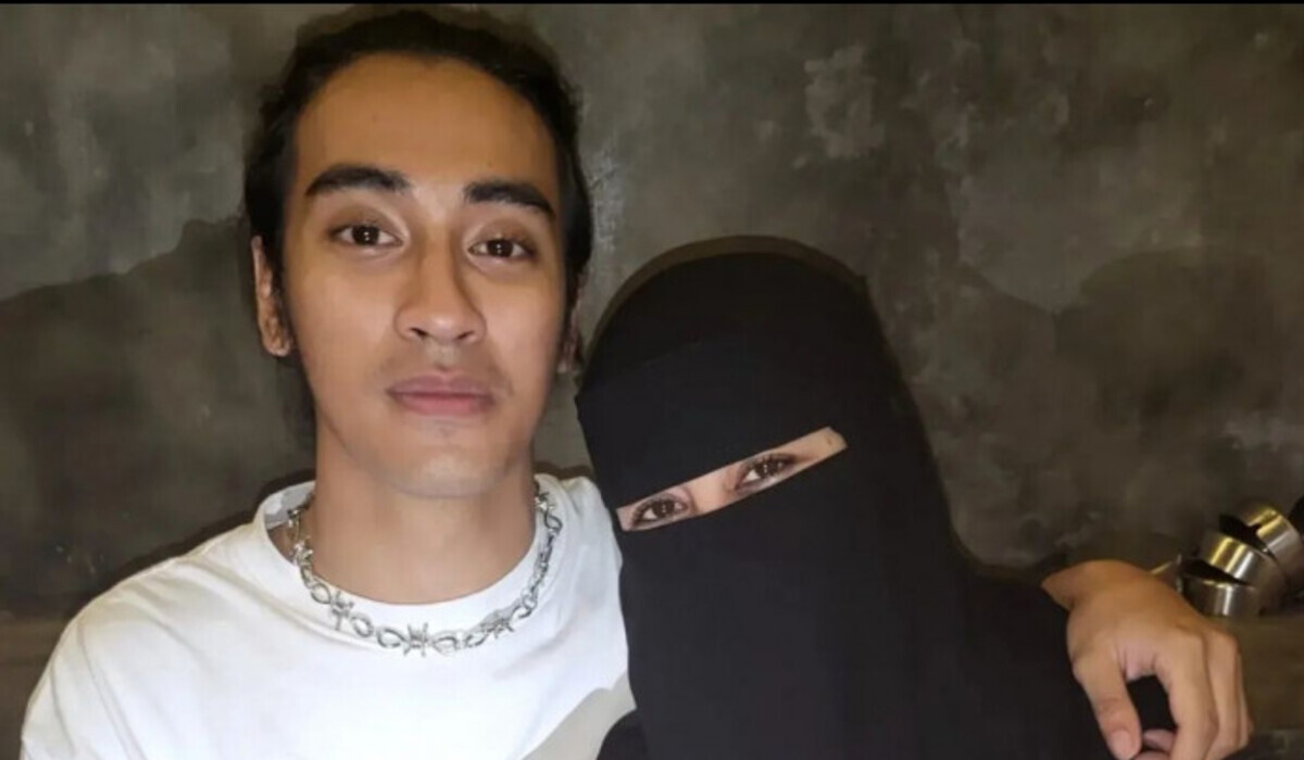 ABIDZAR Al-Ghifari dan Umi Pipik. Anak dan istri Ustaz Uje.jpg