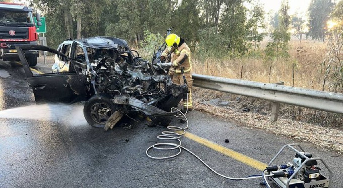 Setidaknya dua orang tewas setelah puluhan proyektil ditembakkan dari Libanon ke Dataran Tinggi Golan yang dikuasai Israel pada Selasa malam