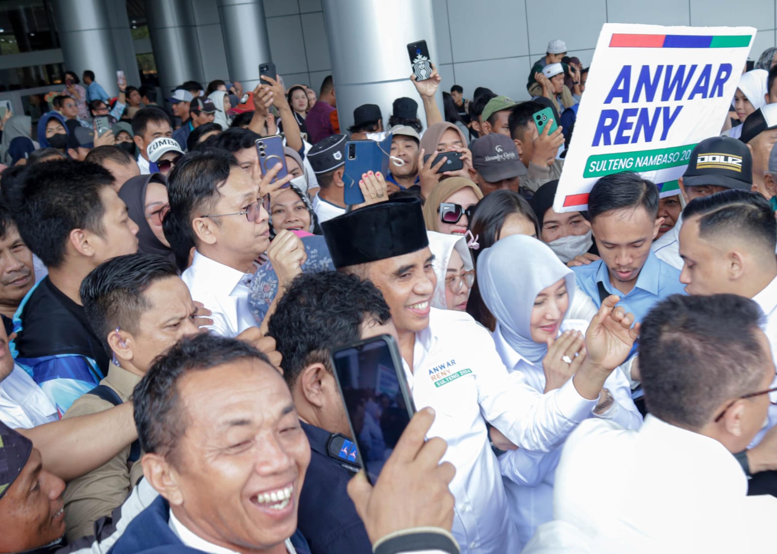 Anggota DPR RI Fraksi Partai Demokrat Anwar Hafid dipastikan akan maju mencalonkan diri dalam ajang Pemilihan Gubernur (Pilgub) Sulteng