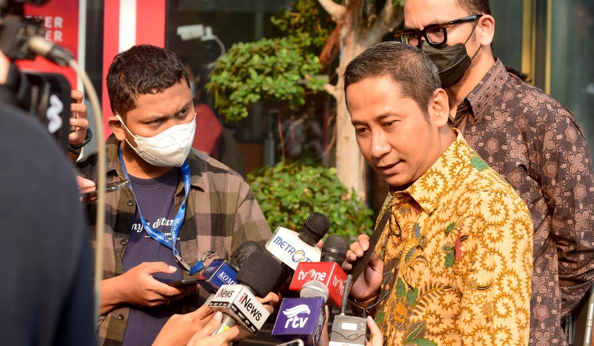 Anggota KY sekaligus Juru Bicara KY Mukti Fajar Nur Dewata