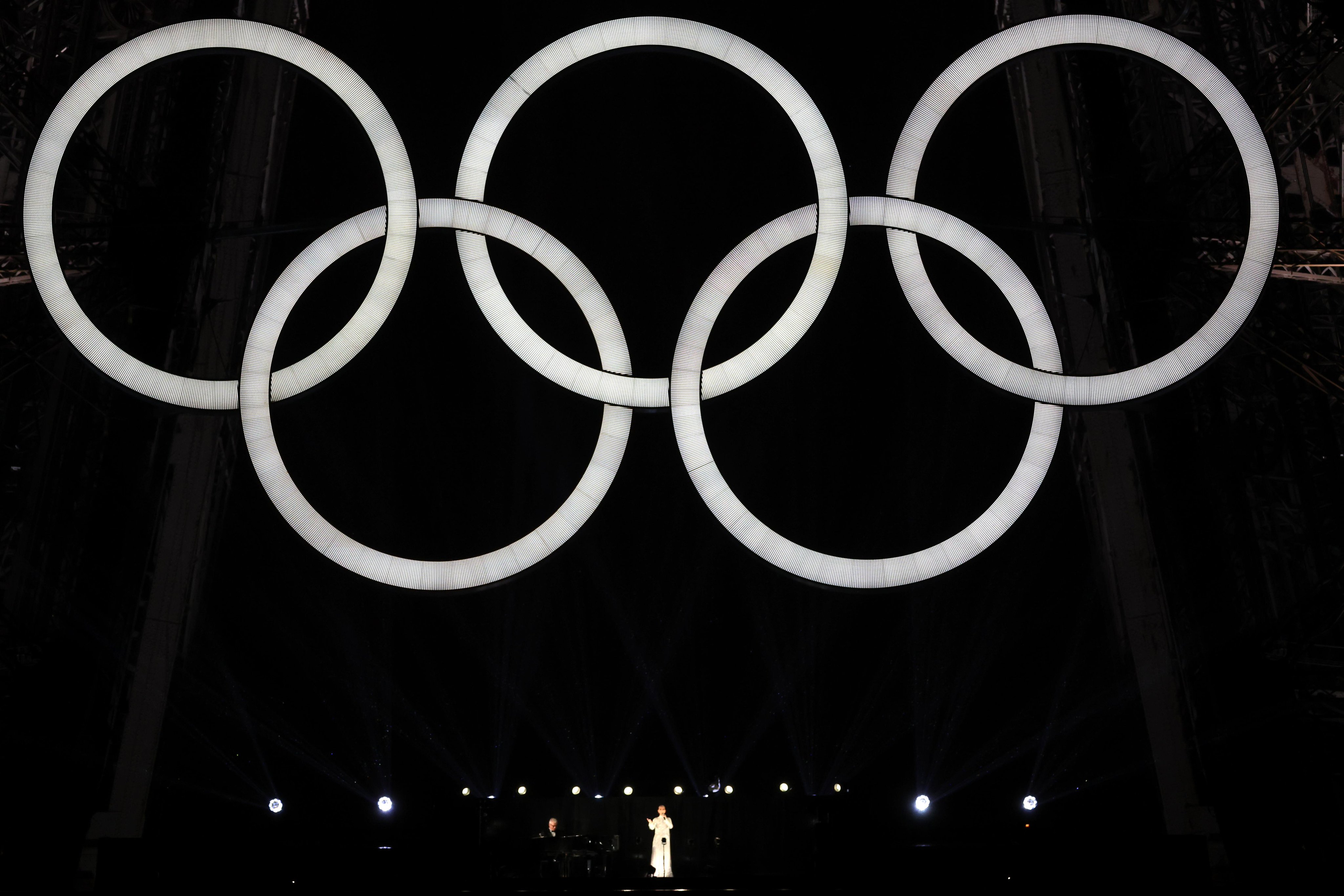 Celine Dion Memukau di Menara Eiffel pada Pembukaan Olimpiade Paris 2024