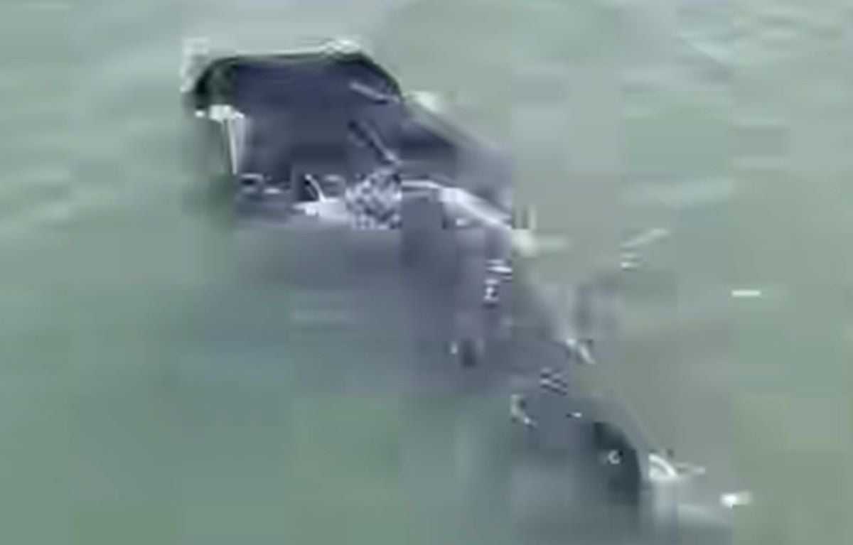 Ikan hiu masuk ke permukiman warga di Morosari, Demak, Jawa Tengah.