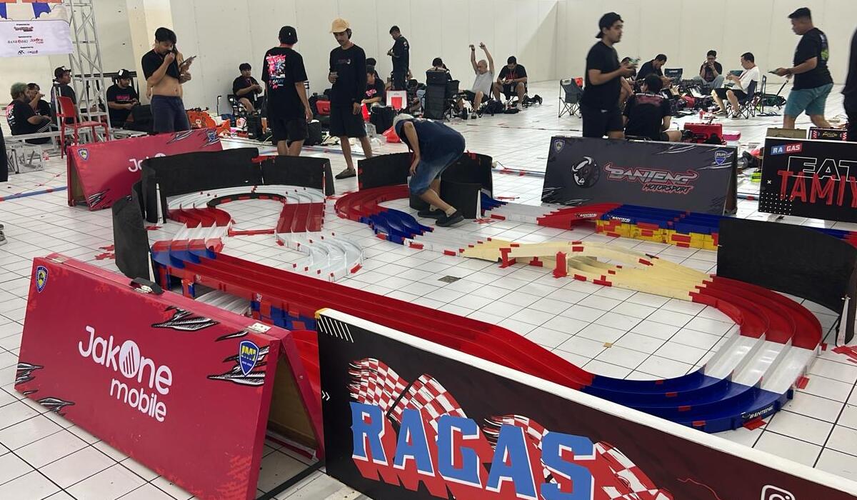 Bank DKI Dorong Transaksi Nontunai dengan Gandeng Komunitas Mini 4WD