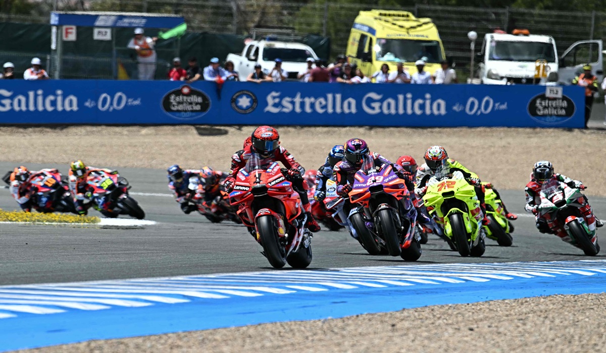 Para pembalap MotoGP beraksi di GP Spanyol di Sirkuit Jerez.
