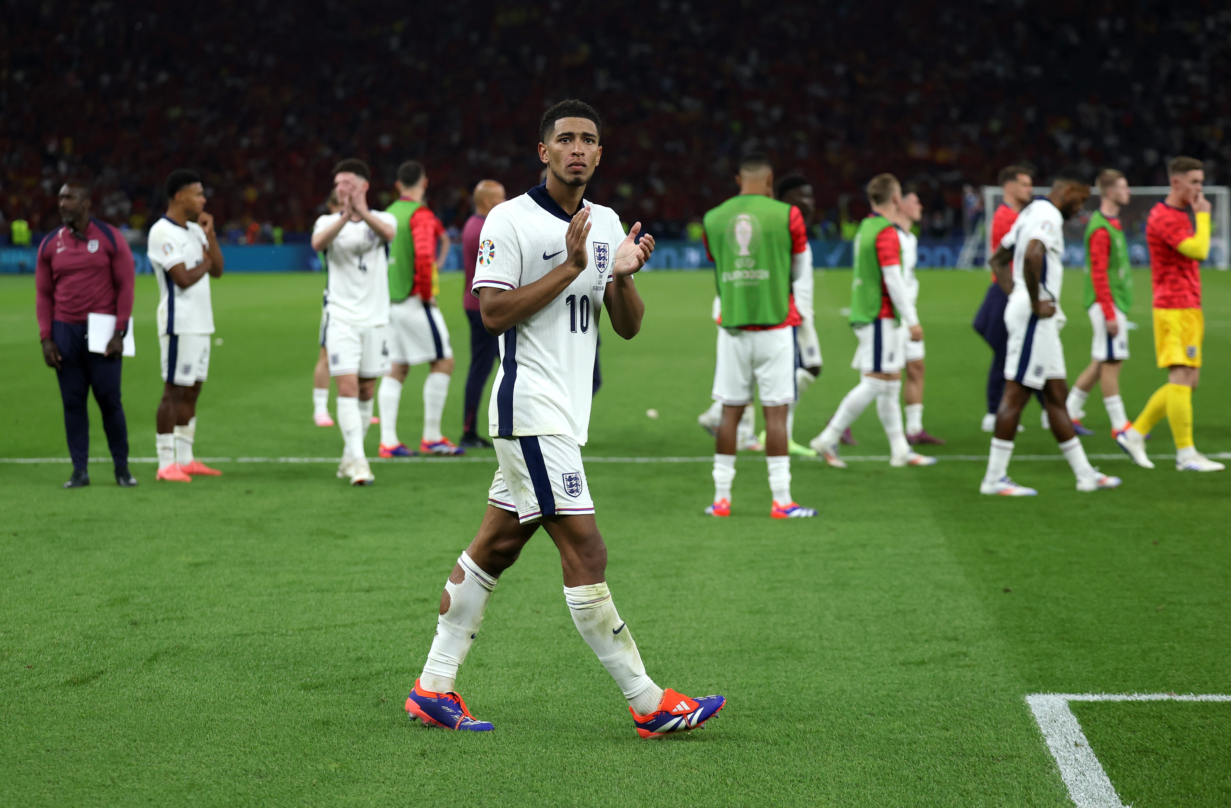  Football's Coming (to) Madrid, Inggris Masih Harus Sabar Menunggu