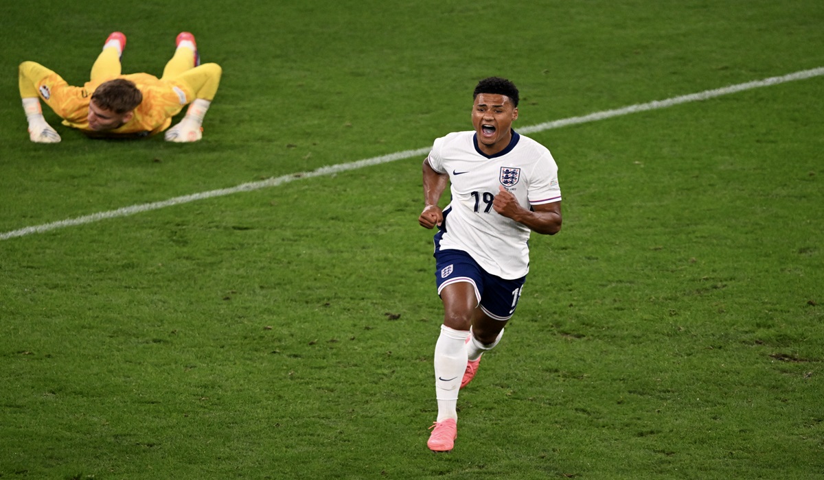 Penyerang timnas Inggris Ollie Watkins melakukan selebrasi usai mencetak gol ke gawang Belanda di laga semifinal Euro 2024.