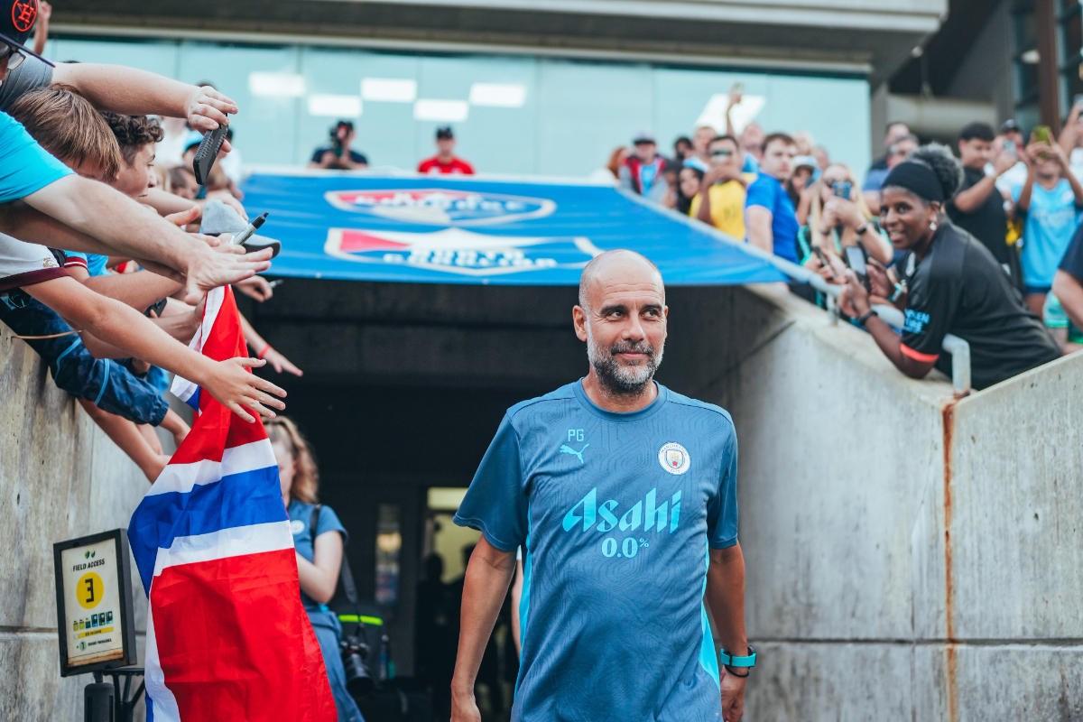 Pelatih Menchester City, Pep Guardiola memuji pemain mudanya Oscar Bob