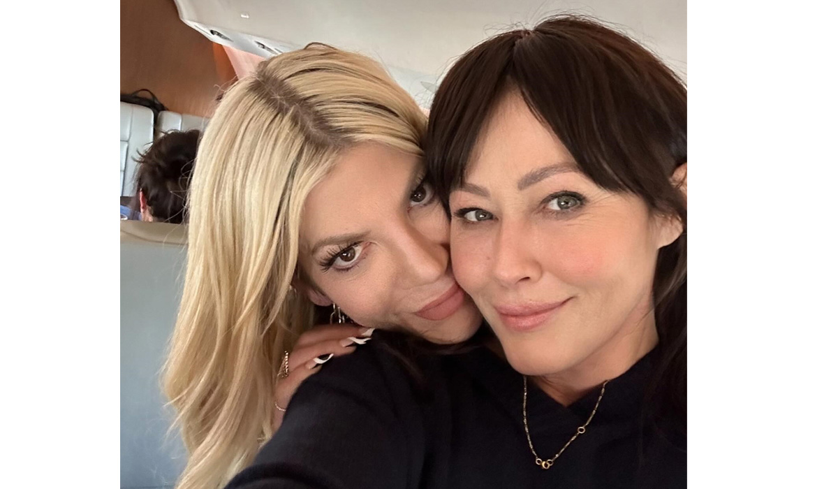 Tori Spelling Kenang Shannen Doherty dengan Penghormatan Emosional Setelah Kematian