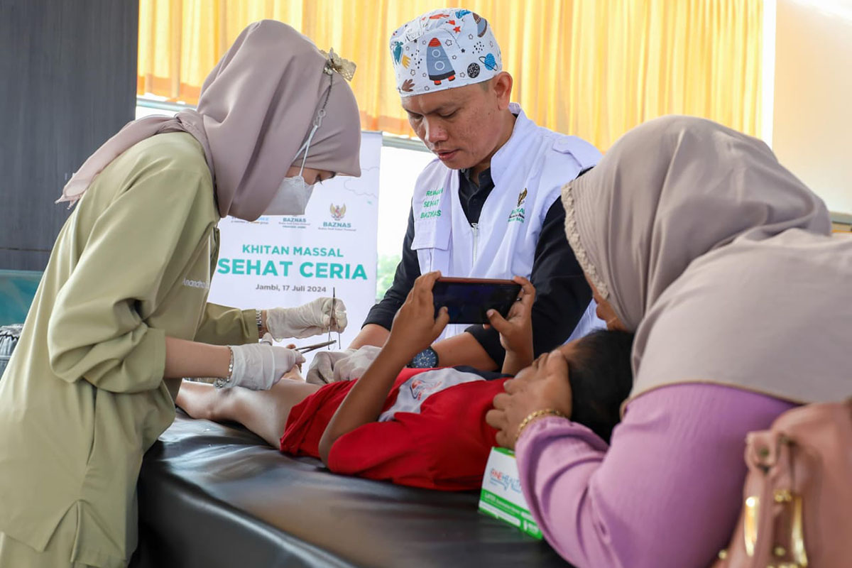  Baznas dan WOM Finance menggelar khitan massal untuk 120 anak-anak kurang mampu di wilayah Jambi.