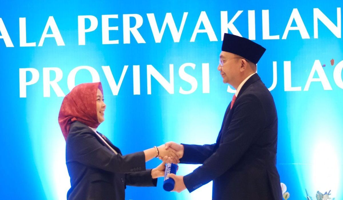 Deputi Gubernur BI, Aida S Budiman mengukuhkan Rony Hartawan sebagai Kepala Perwakilan BI Sulteng.