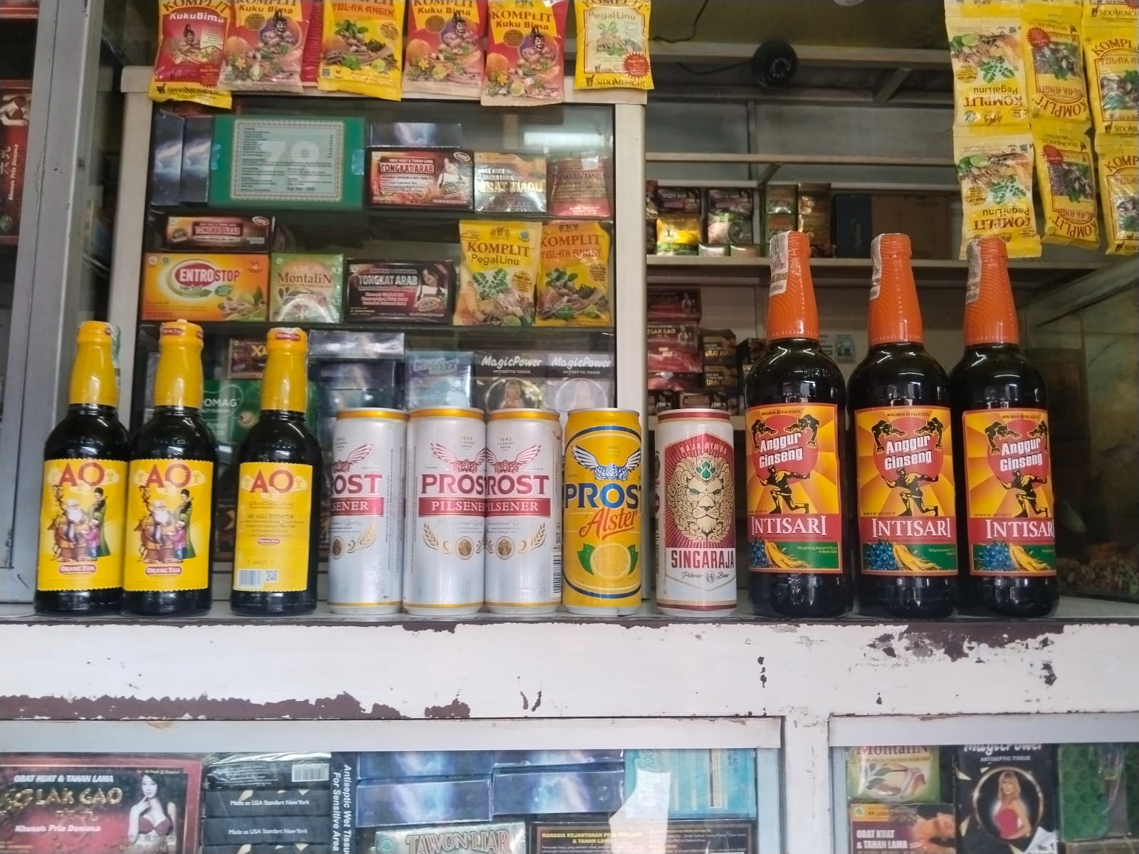 Deretan minuman keras yang dijual di pasaran
