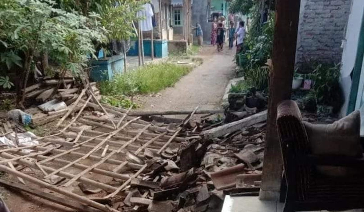 Dampak gempa bumi di Batang
