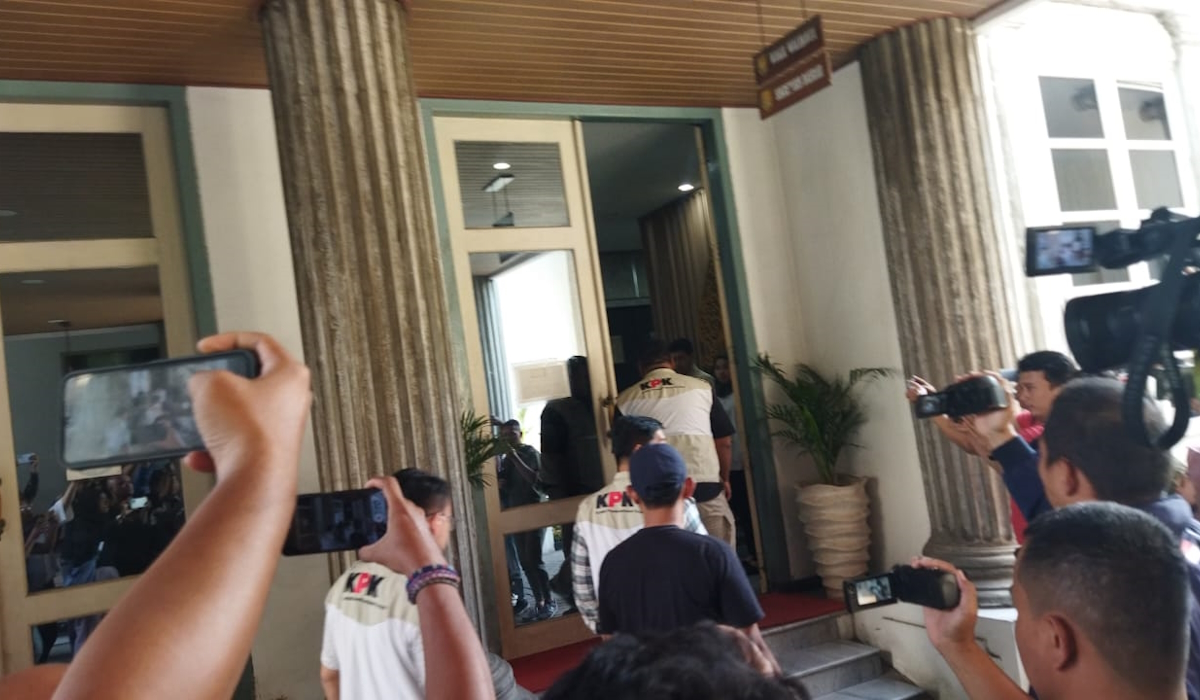 Kantor Wali Kota Semarang digeledah petugas KPK