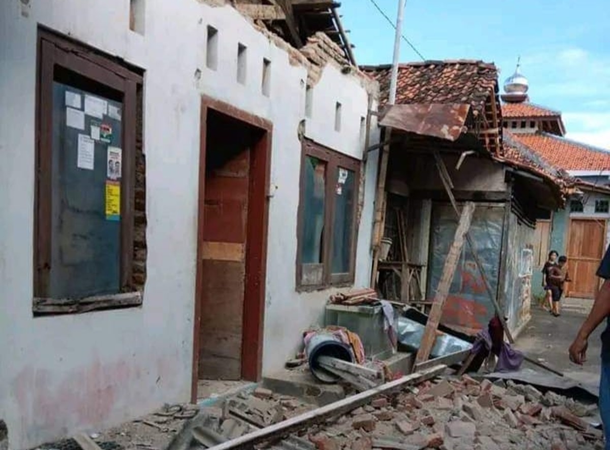 BPBD mencatat sampai saati ini sebanyak 46 bangunan mengalami kerusakan dan 9 orang terluka akibat gempa Batang.