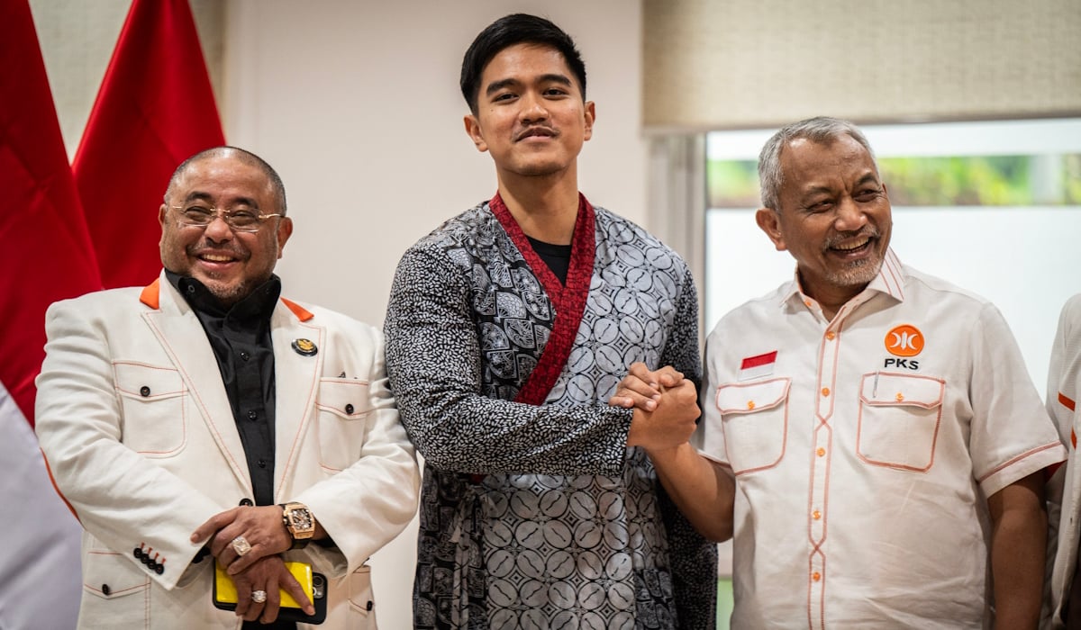 Presiden PKS Ahmad Syaikhu (kanan), Ketua Umum PSI Kaesang Pangarep (tengah) dan Sekjen PKS Aboe Bakar Alhabsyi (kiri)