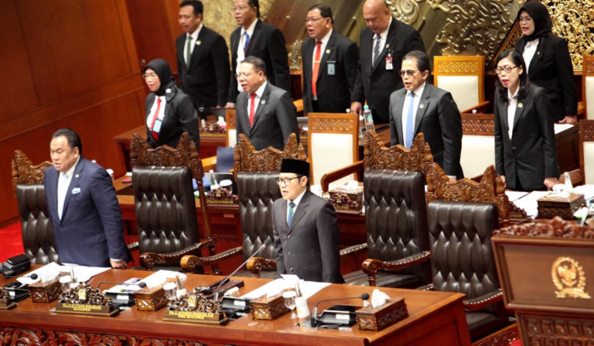 Wakil Ketua DPR Muhaimin Iskandar didampingi Rachmat Gobel memimpin rapat paripurna masa persidangan V membahas Pansus Haji.