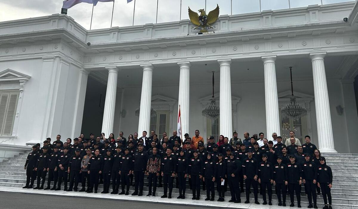 Presiden Joko Widodo melepas kontingen Indonesia untuk Olimpiade Paris 2024 di halaman Istana Merdeka.