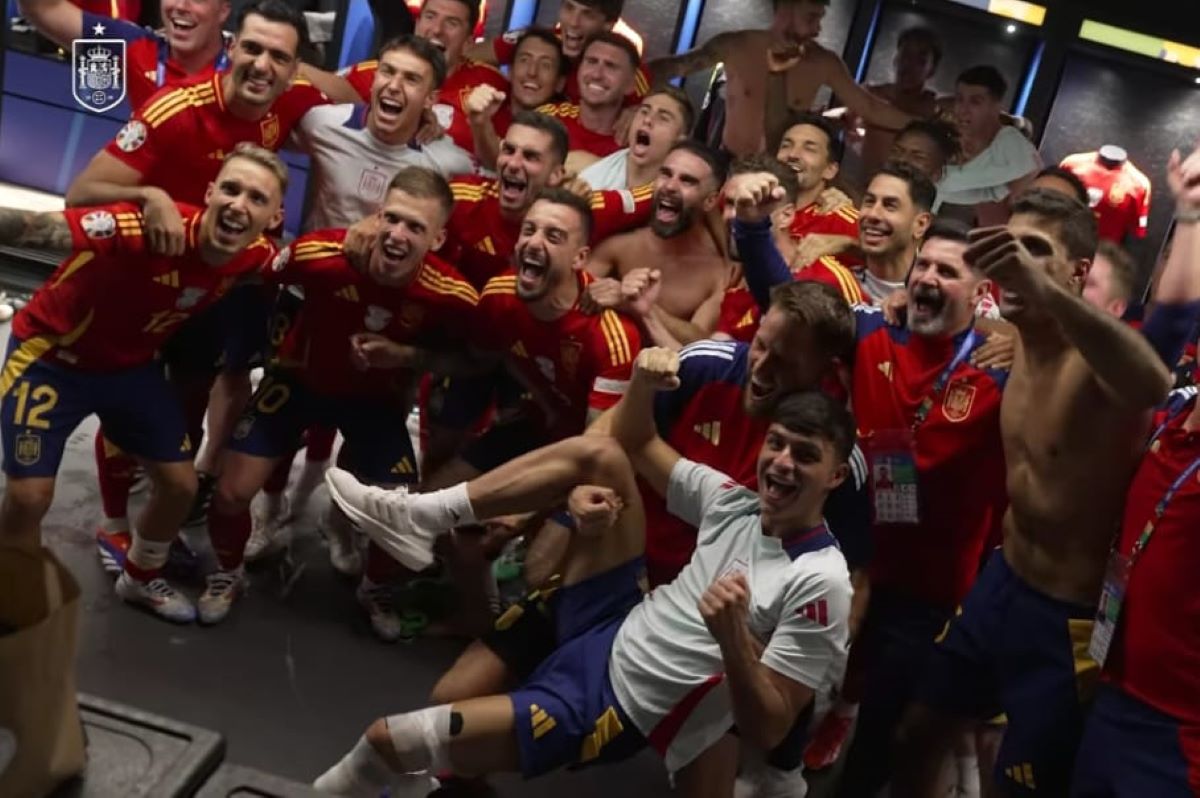Para pemain Spanyol merayakan kemenangan di semifinal.