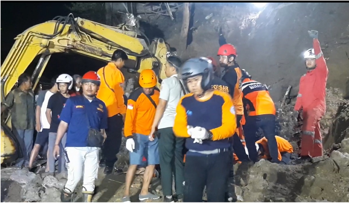 Proses evakuasi korban.