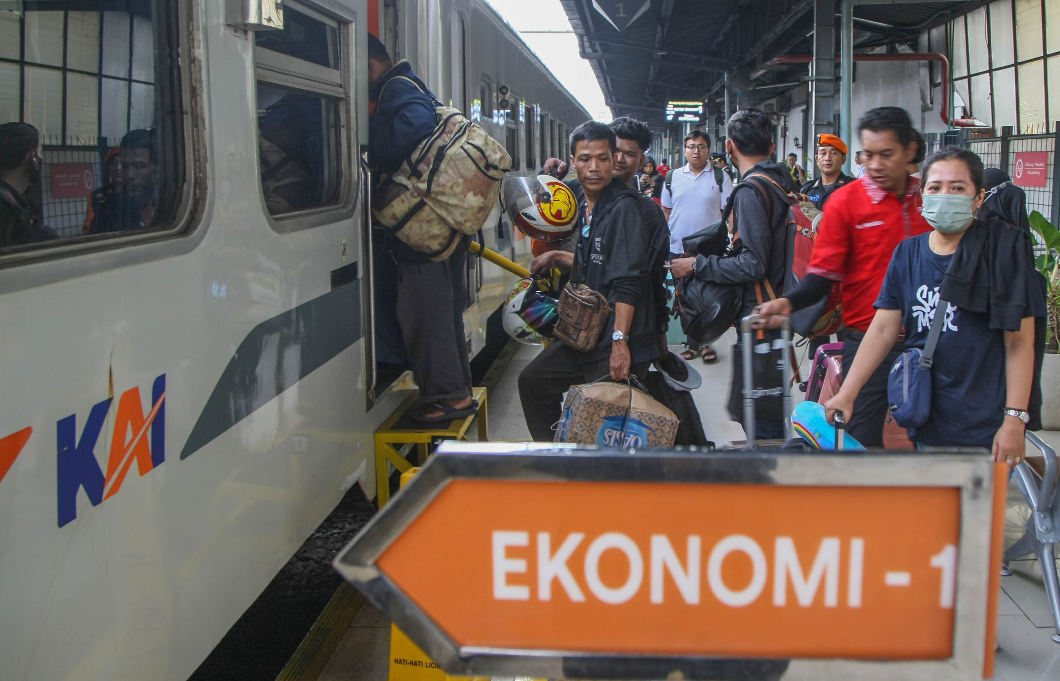 Waduh, Pelemparan Batu Pada Kereta Api di Jawa Tengah Kembali Terjadi