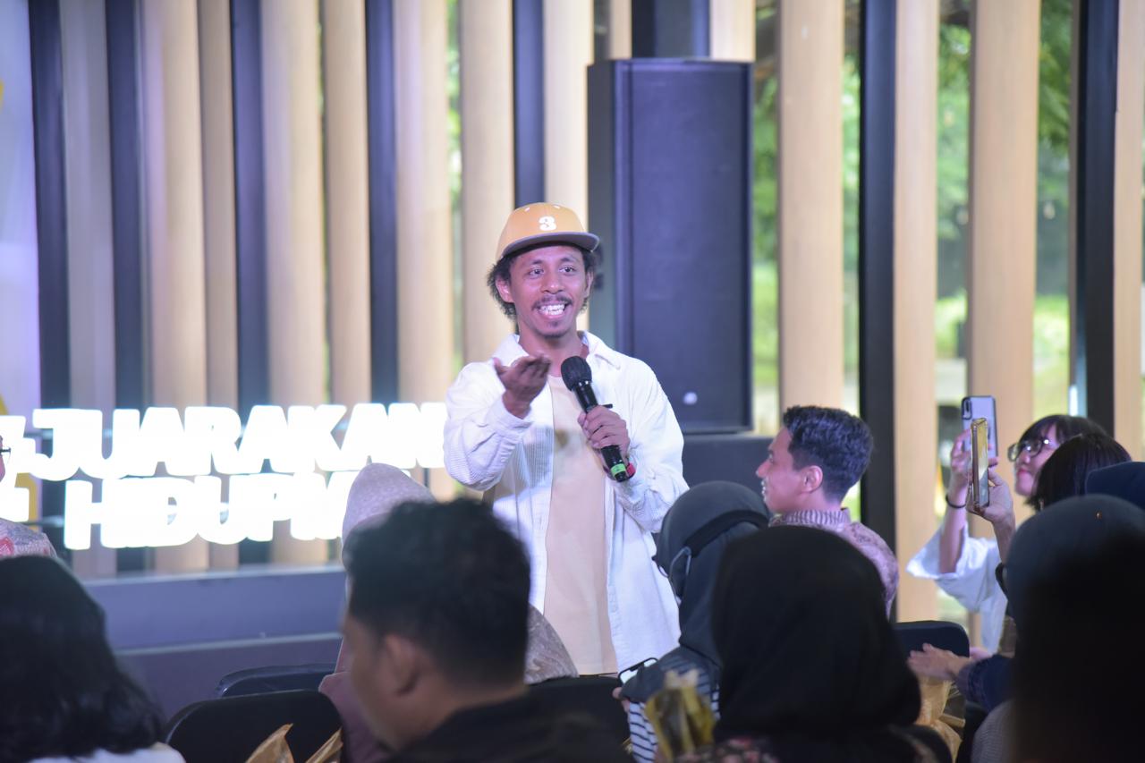 Raim Laode saat tampil pada peluncuran kampanye #JuarakanHidupmu. 