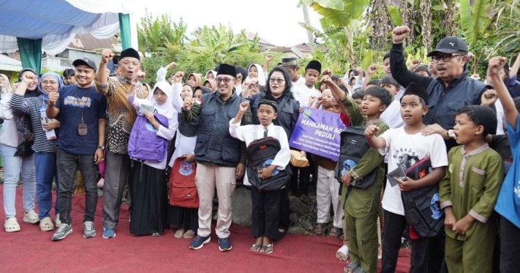 MA bersama Masyarakat Peradilan melakukan kegiatan sosial di lokasi banjir bandang, Nagari Parambahan, Sumatara Barat