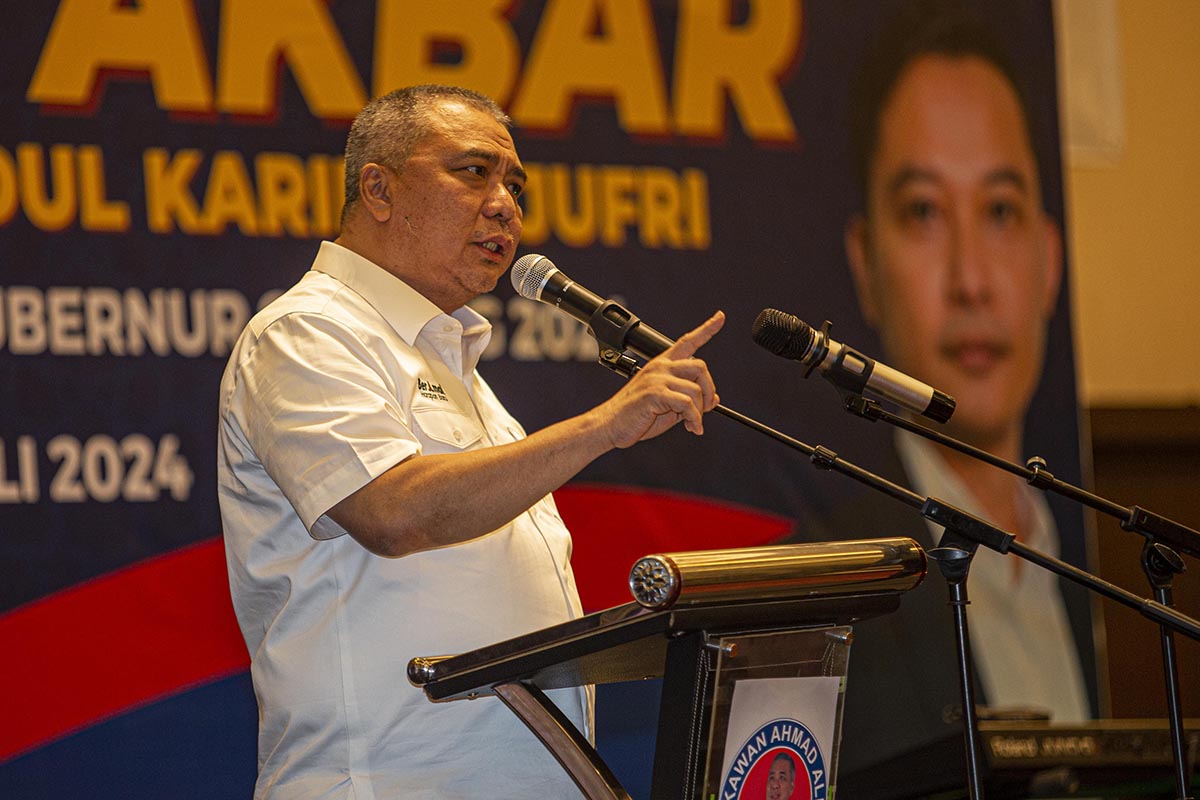 Bakal calon gubernur Ahmad M Ali berpidato di hadapan ratusan relawan saat deklarasi akbar relawan Ahmah M Ali - Abdul Karim Aljufri.