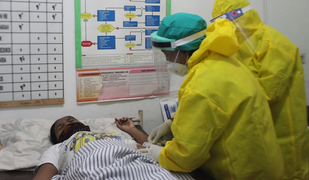 Ilustrasi: warga mengikuti KB Suntik yang dilayani oleh tenaga medis dari Puskesmas Nita, Kabupaten Sikka, Nusa Tenggara Timur 