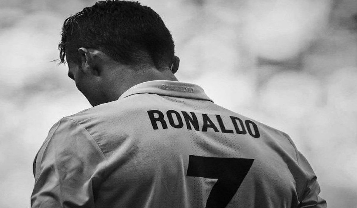 Cristiano Ronaldo menangis usai tak mampu mencetak gol bagi Portugal