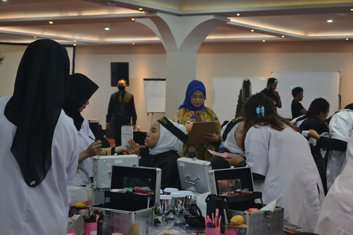 LKP Karya Jelita merealisasikan Program Pendidikan Kecakapan Wirausaha (PKW).