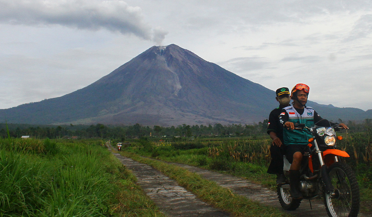 Gunung Semeru di Jawa Timur.