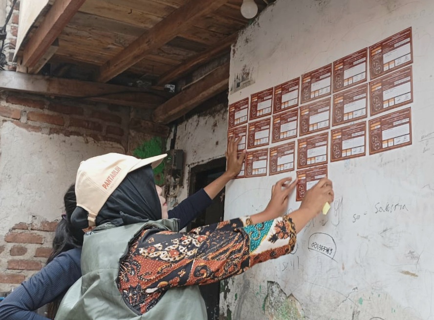 Pantarlih melakukan pencocokan dan penelitian data pemilih Pilkada Serentak 2024 di Kota Cimahi.