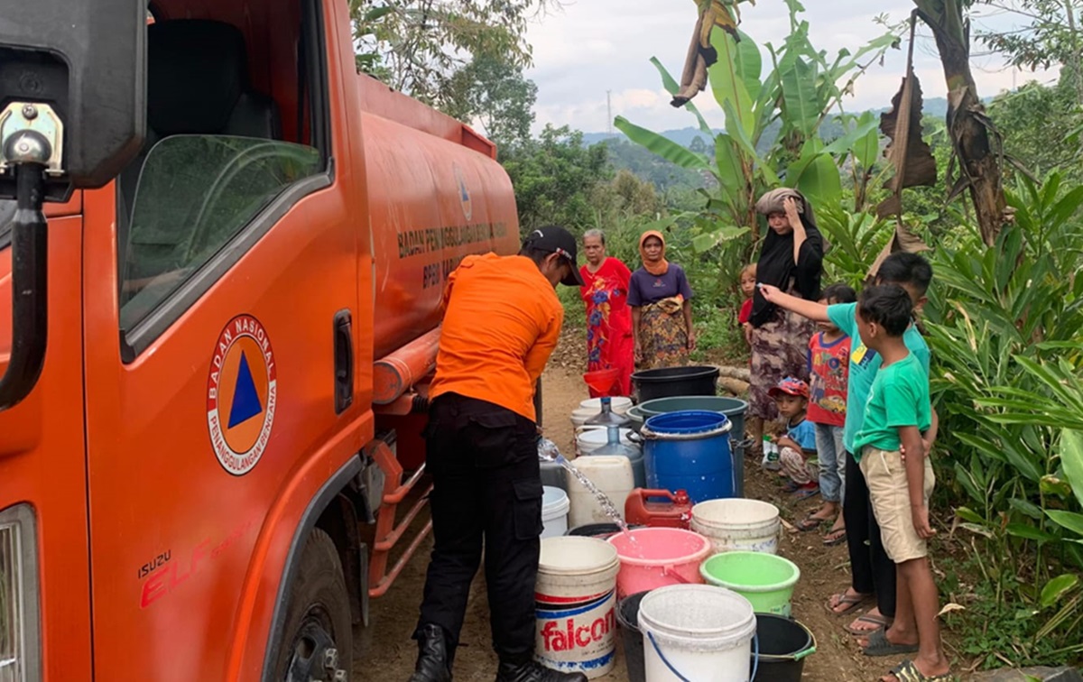 Ilustrasi - BPBD telah menyalurkan 1,5 juta liter air bersih ke 29 desa di 21 Kecamatan di Jawa Tengah yang mengalami kekeringan.