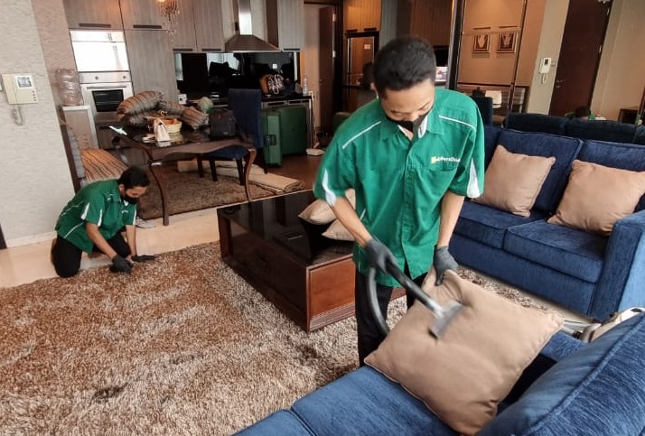 Para pekerja YukBersihin, sebuah penyedia layanan kebersihan premium.