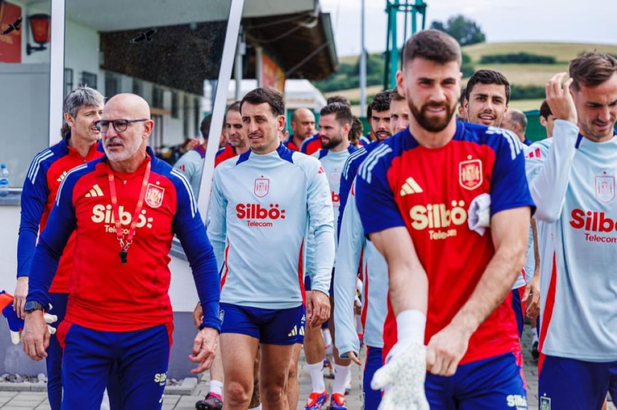 Para pemain Spanyol bersiap melakukan latihan jelang laga Final Euro 2024.