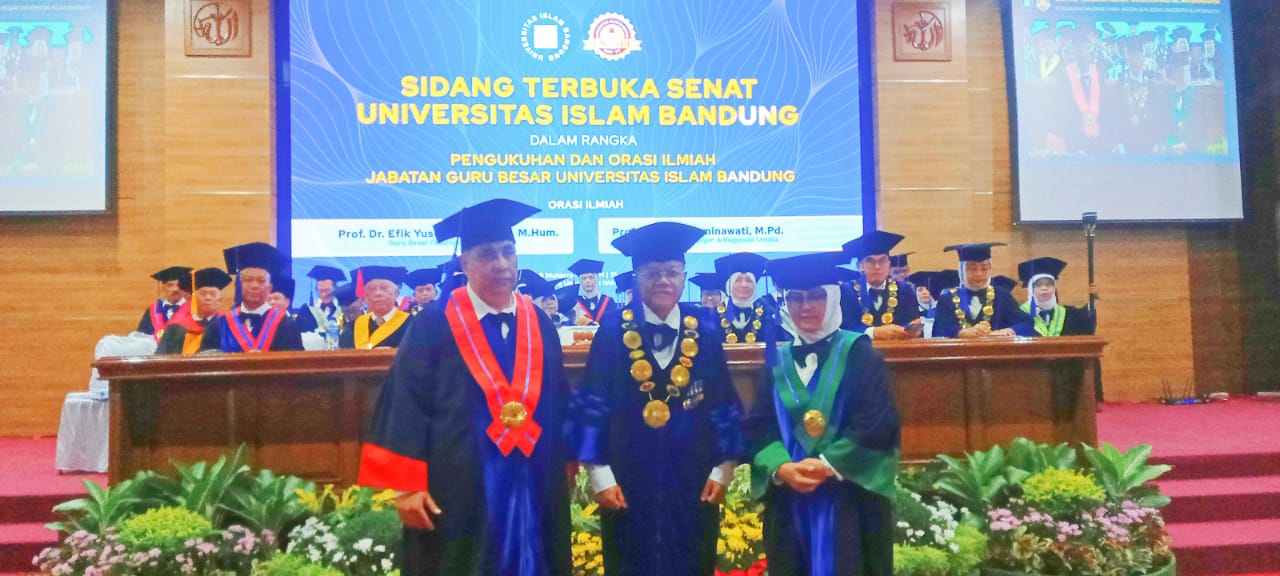  Prof Dr Efik Yusdiansyah, Prof Dr Nan Rahminawati dan Rektor Unisba Prof Dr H Edi Setiadi seusai pengukuhan guru besar. 