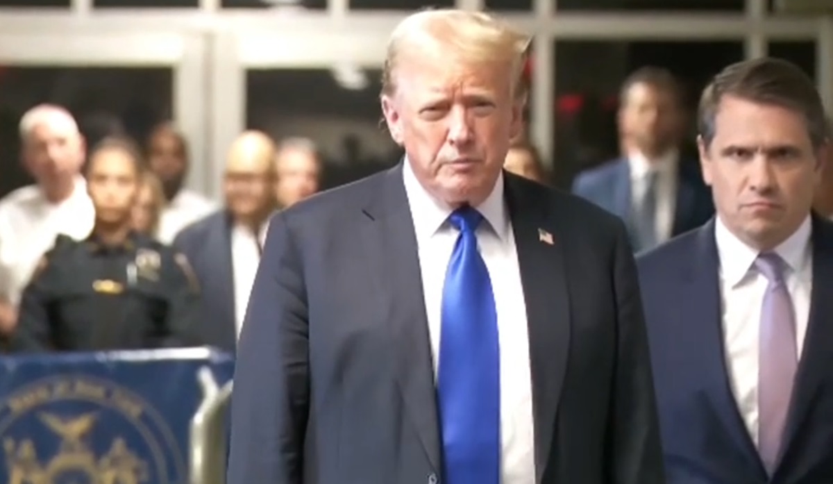 Meta akan mencabut pembatasan yang diberlakukan pada akun Facebook dan Instagram mantan Presiden Donald Trump