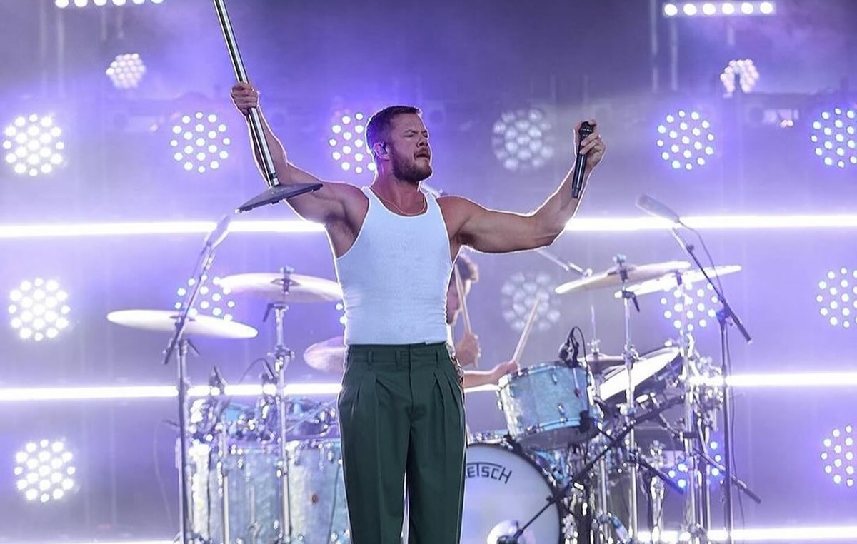 Dan Reynolds, vokalis Imagine Dragons, mempertanyakan agamanya dan akhirnya memutuskan untuk meninggalkannya. 