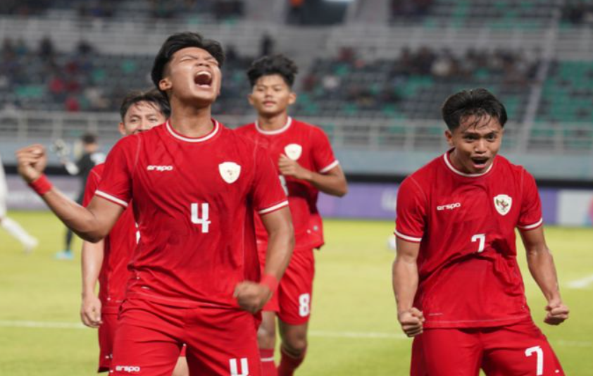 Pemain Timnas Indonesia U-19 melakukan selebrasi gol